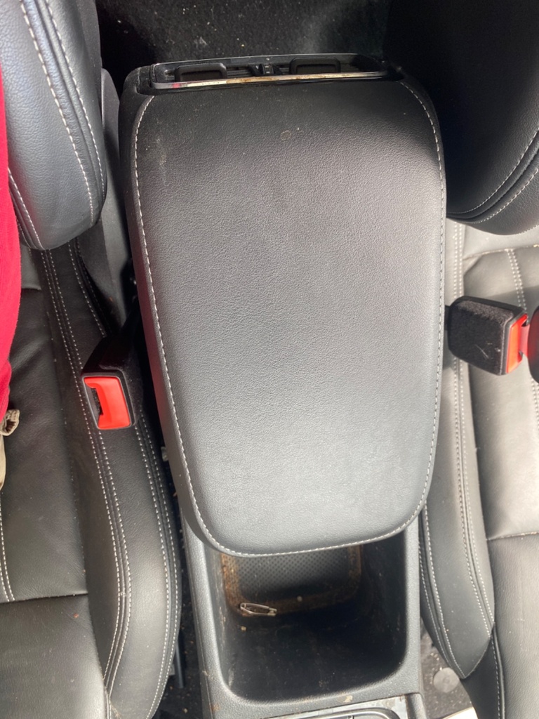 [EPE-110655] Reposabrazos de consola central Skoda Karoq NU7 1.5 TSI 2021
