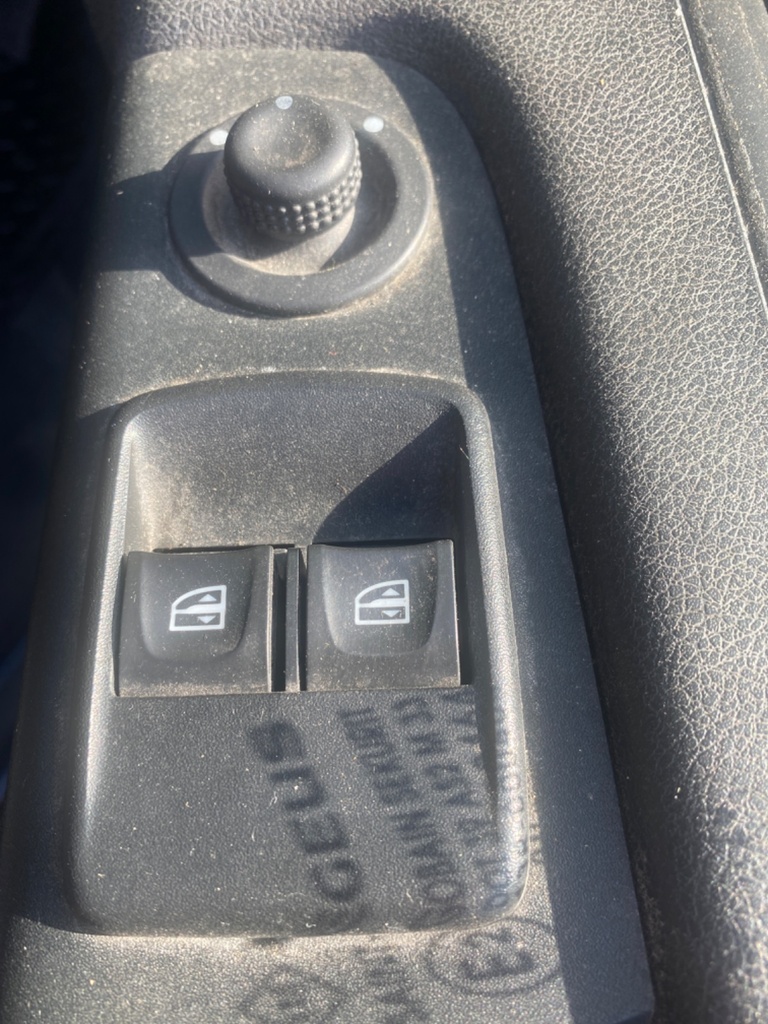 [EPE-110900] Interruptor elevalunas eléctrico delantero derecho Renault Trafic 2020