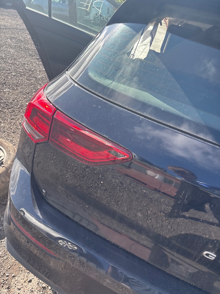 [EPE-111463] Piloto de portón trasero o maletero izquierdo 2023 VW Golf C9X BLACK