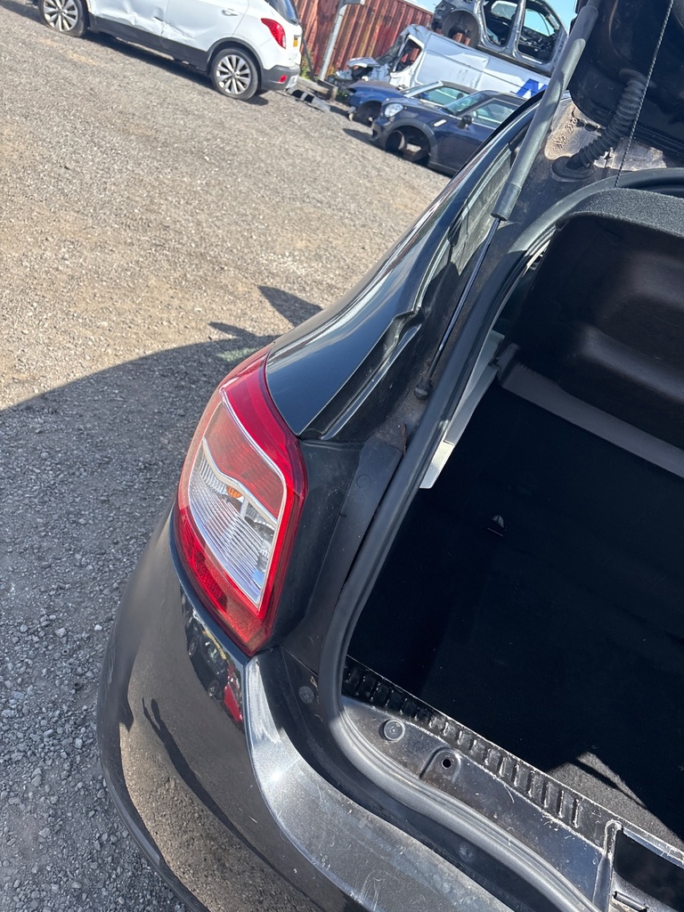 [EPE-111613] Piloto trasero izquierdo completo Dacia Sandero 2014 BLACK