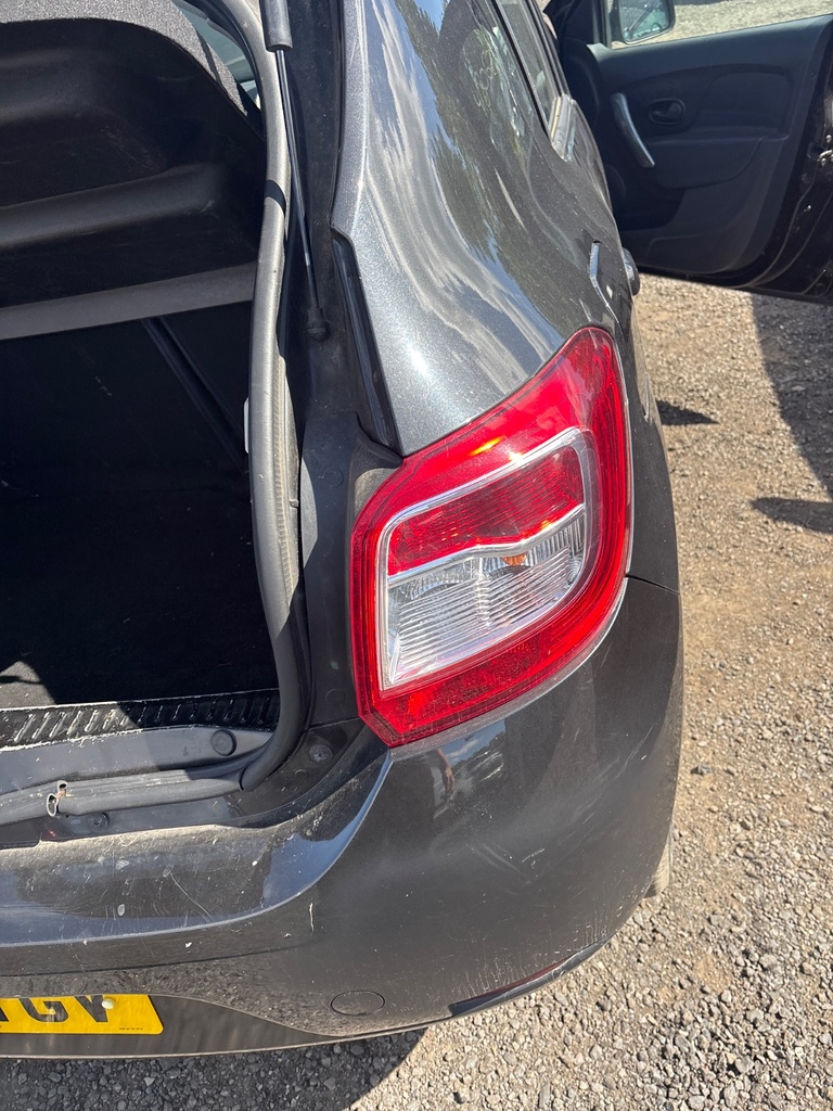 [EPE-111614] Piloto trasero derecho Dacia Sandero 2014 BLACK