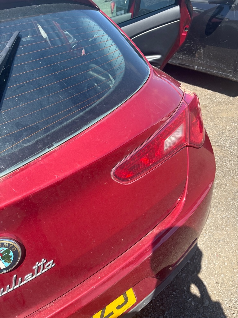 [EPE-111705] Bloque de pilotos traseros derecho Alfa Romeo Giulietta 2010 106 ROSSO MARANELLO