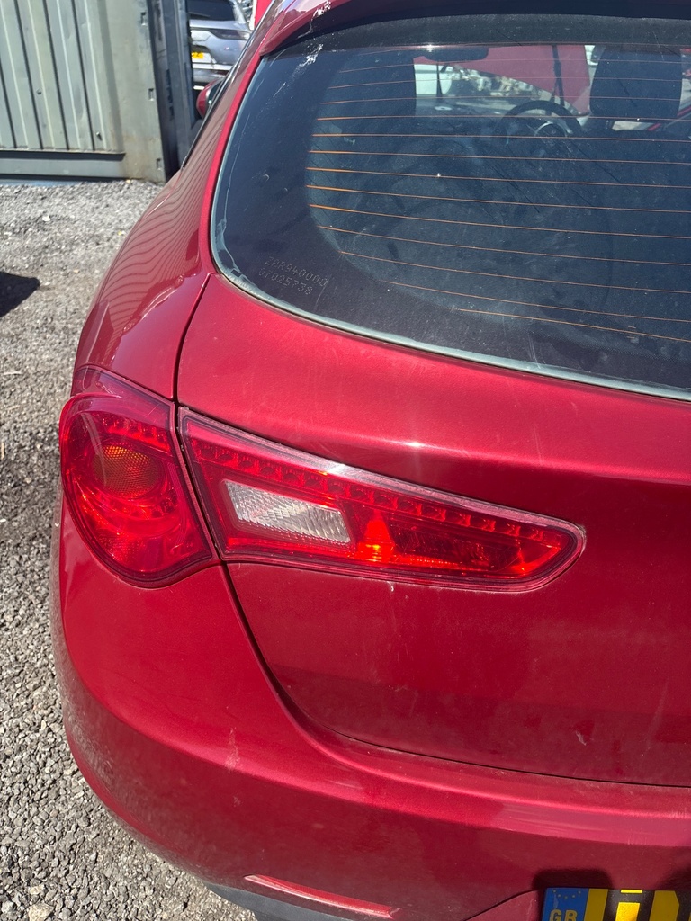 [EPE-111704] Piloto de portón trasero o maletero izquierdo Alfa Romeo Giulietta 2010