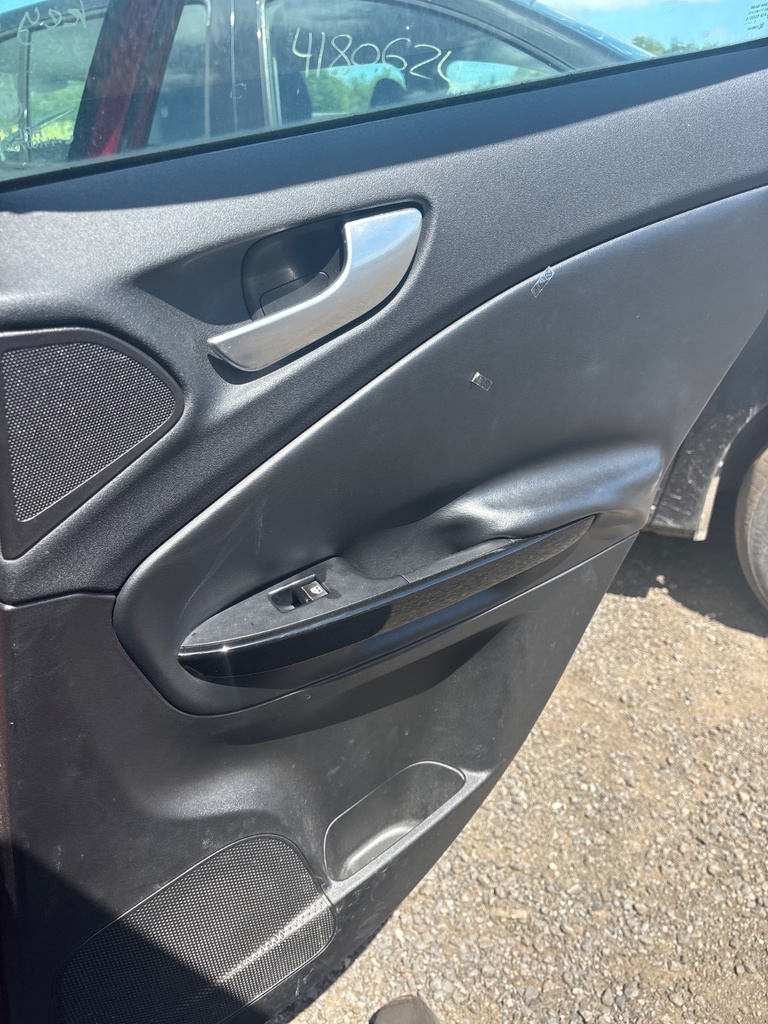 [EPE-111758] Panel interior puerta trasera derecha Alfa Romeo Giulietta 1.4 TB 2010
