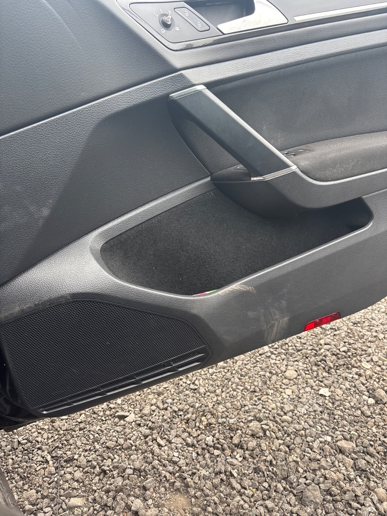[EPE-112098] Altavoz revestimiento puerta delantera derecha VW Golf 2016 C9X black
