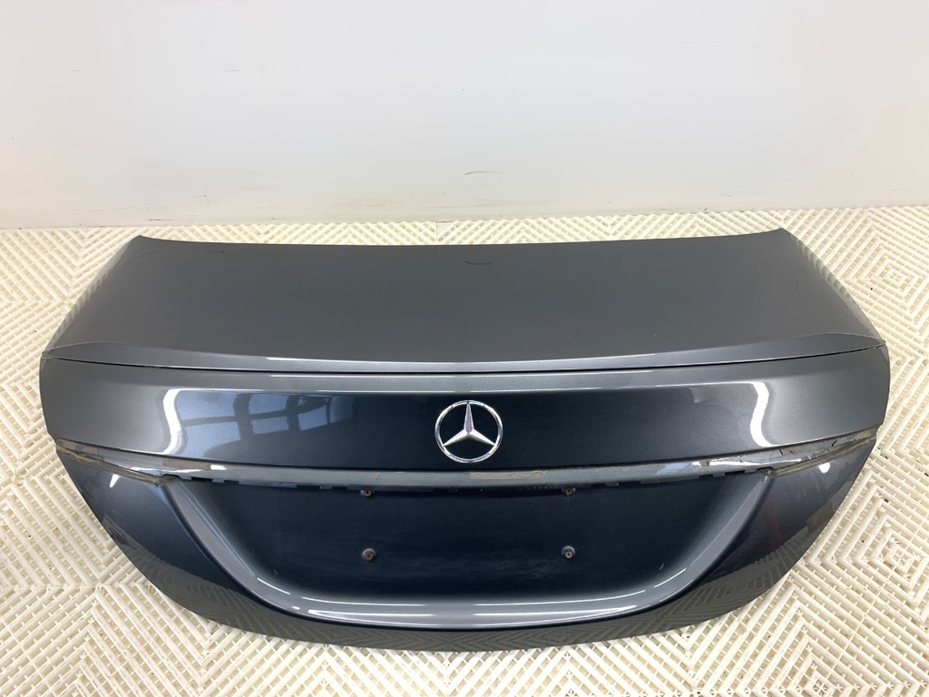 [STARK-893486] Portón trasero Mercedes-Benz Clase C (W205) C 450 AMG 4-matic 2015-2018