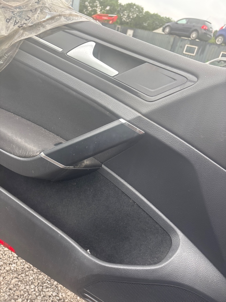 [EPE-112166] Interruptor de elevalunas eléctrico delantero izquierdo VW Golf 2016 C9X black