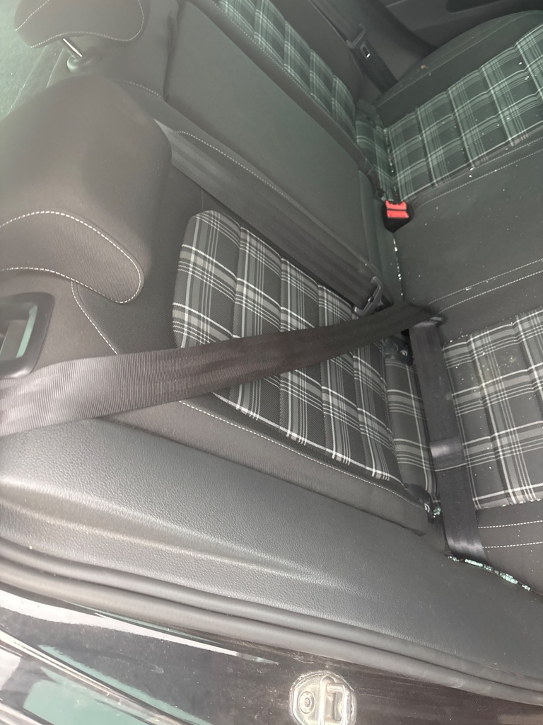 [EPE-112198] Pretensor trasero del cinturón de seguridad izquierdo VW Golf 2016 2.0
