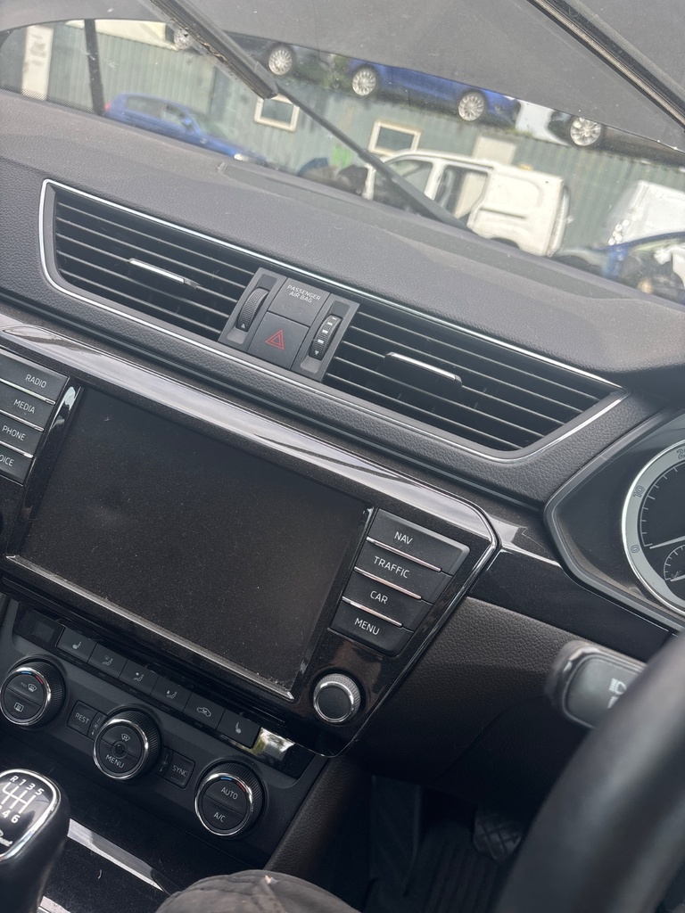 [EPE-112365] Salida de aire calefacción salpicadero para Skoda Superb 2.0 TDI 2016