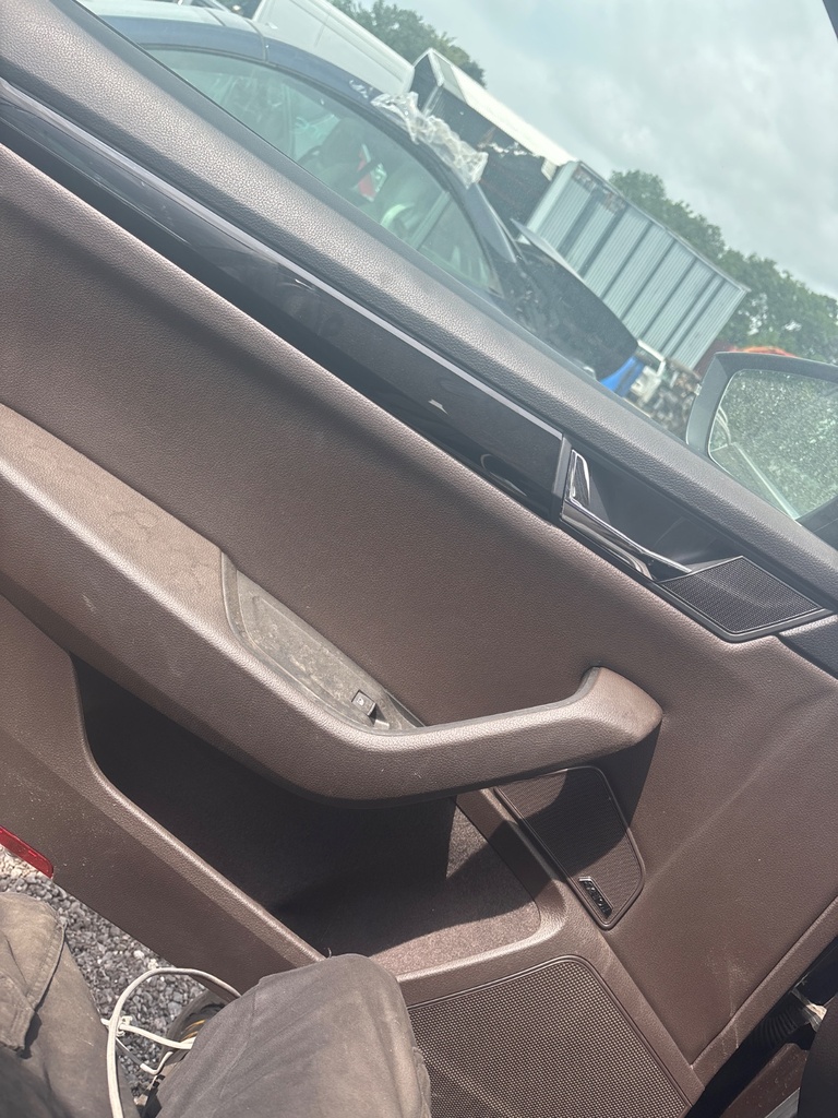 [EPE-112415] Arnés puerta delantera izquierda Skoda Superb 2016 DFCA DFC