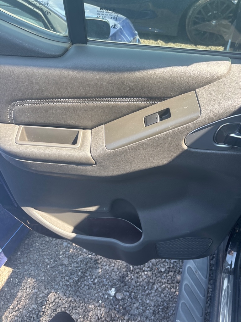 [EPE-112993] Panel interior de puerta trasera izquierdo Nissan Navara NP300 2012