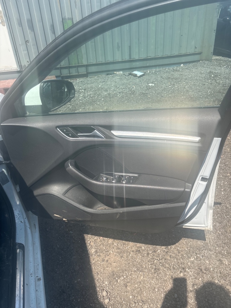 [EPE-113080] Panel interior de puerta delantera derecho para Audi A3 8VA 2013 gletscherweiß