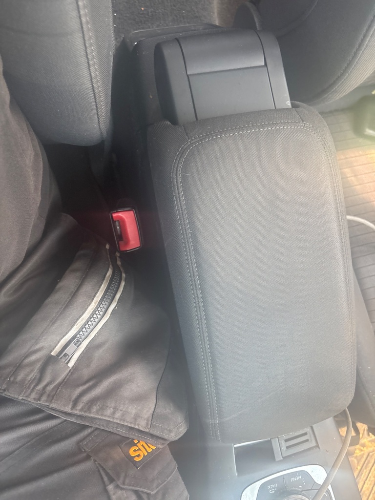 [EPE-113106] Reposabrazos consola central Audi A3 2.0 TDI 2013