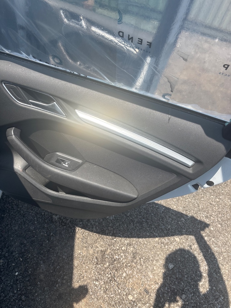 [EPE-113178] Panel interior puerta trasera derecha para Audi A3 2.0 TDI 2013