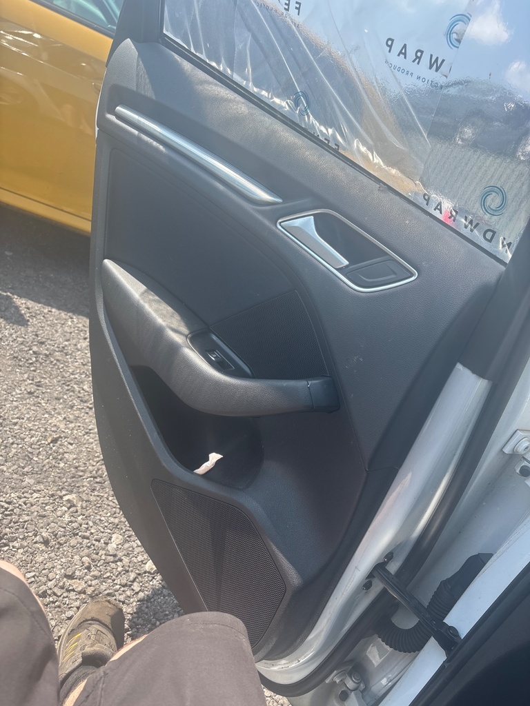 [EPE-113146] Panel interior de puerta trasera izquierdo para Audi A3 2013 blanco