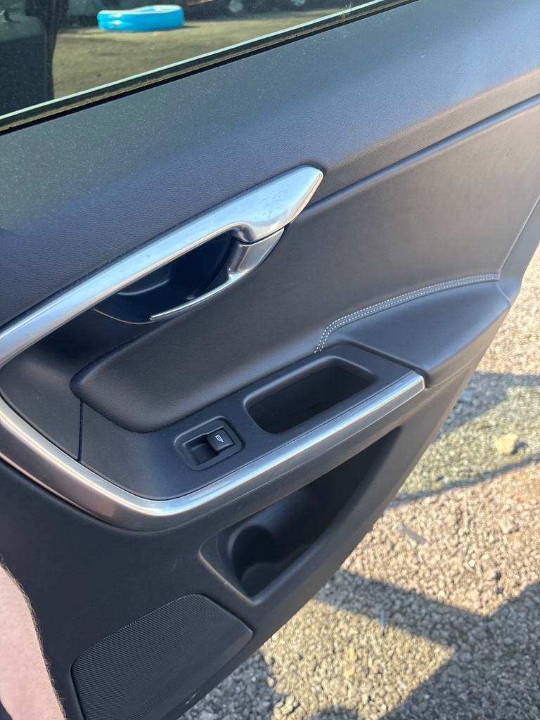 [EPE-113447] Panel interior puerta trasera derecha Volvo XC60 D4 AWD 2014