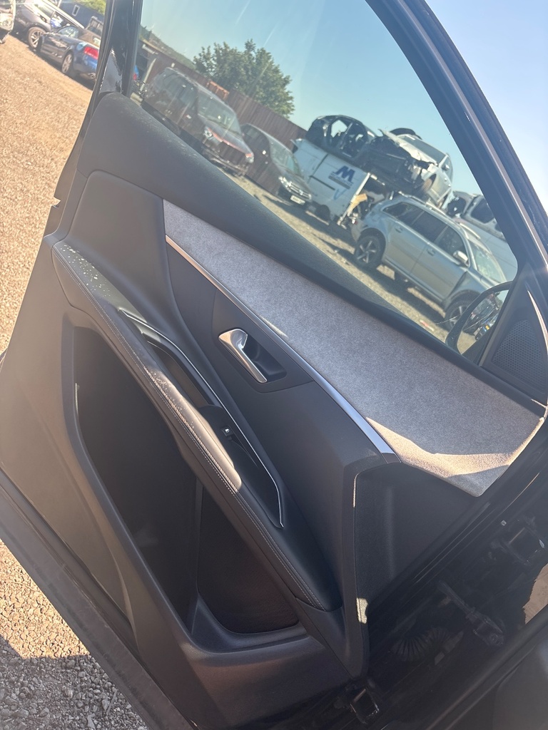[EPE-113783] Panel interior de puerta delantera izquierdo Peugeot 3008 II 2018