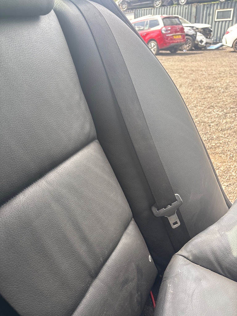[EPE-114959] Pretensor trasero del cinturón de seguridad Carrete derecho BMW 5 Series 2009 M57 D30