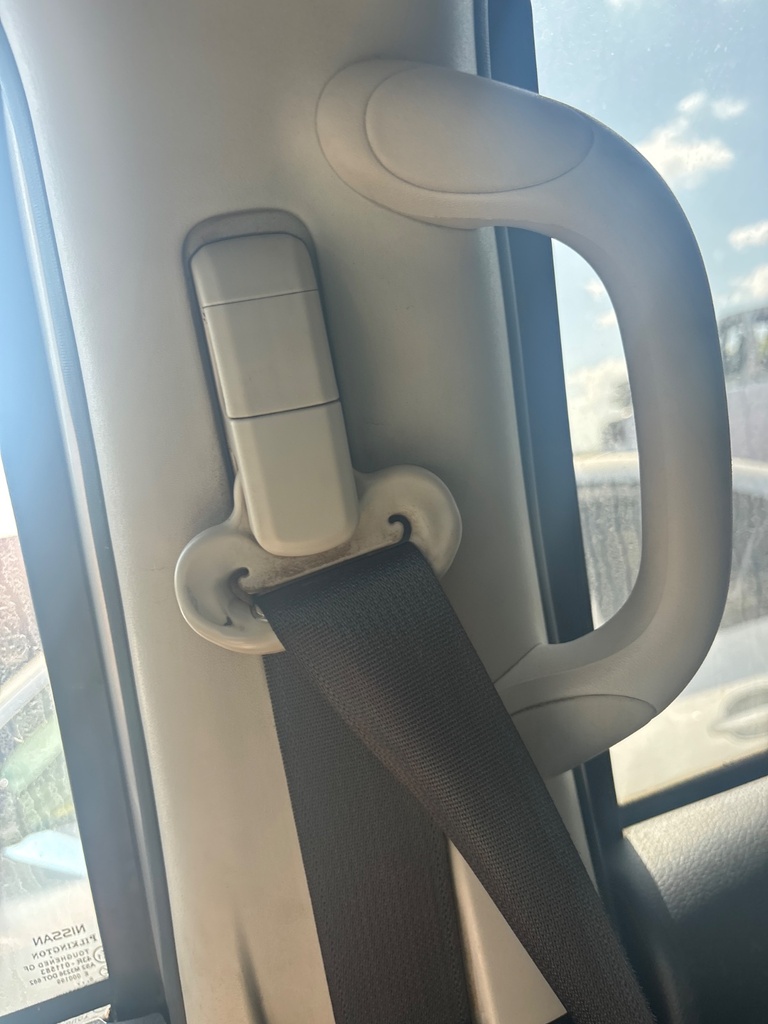 [EPE-115000] Embellecedor Pilar B Nissan Navara NP300 2.3 dCi 2018