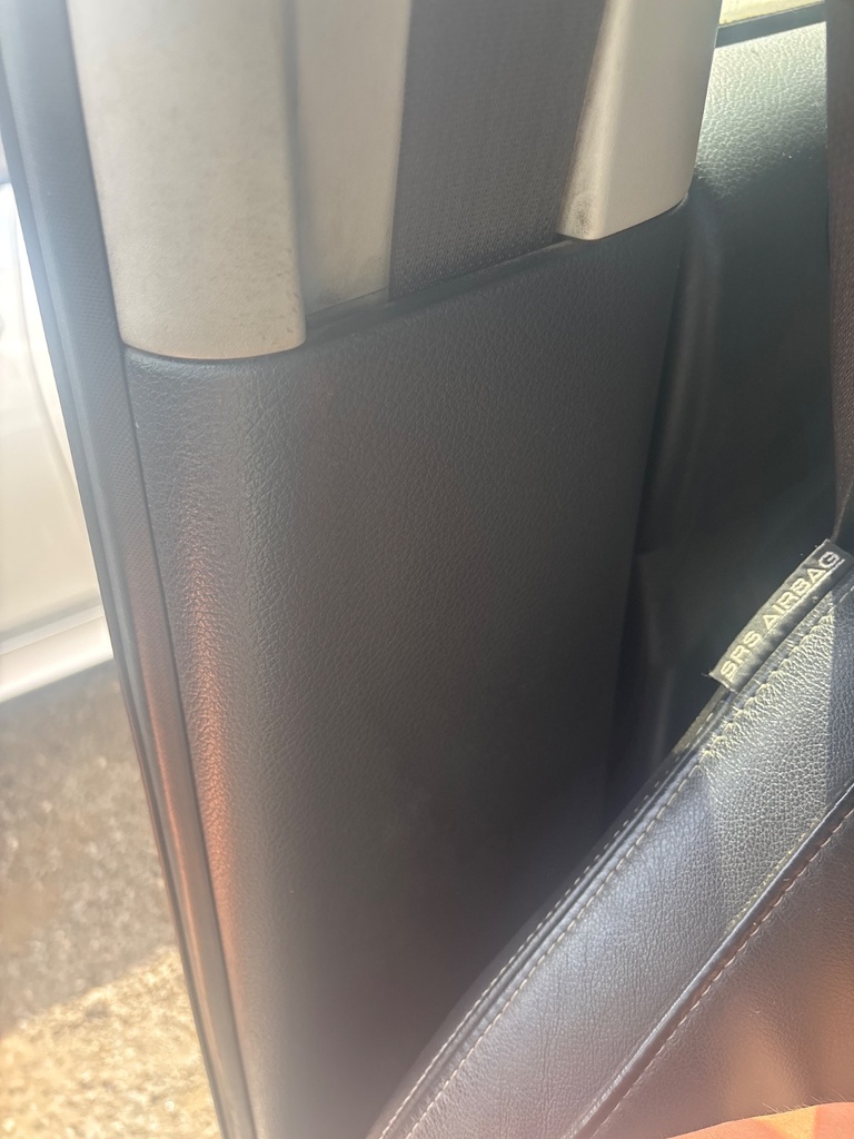 [EPE-115018] Embellecedor pilar B inferior derecho para Nissan Navara NP300 2.3 dCi 2018