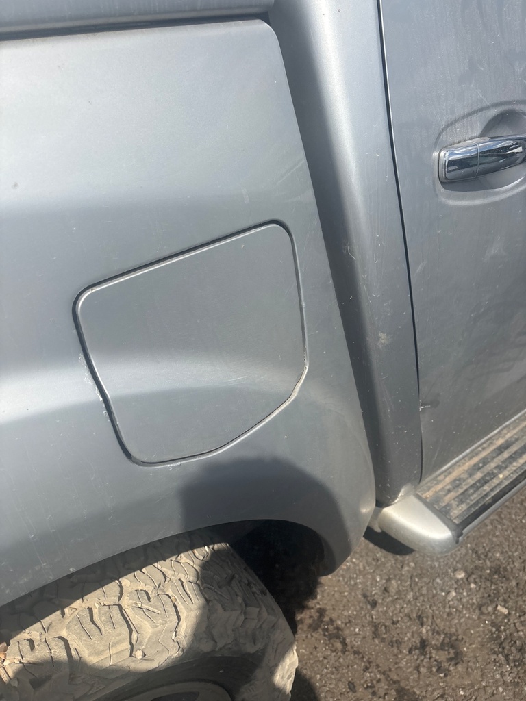 [EPE-115028] Tapa de combustible Nissan Navara NP300 KL0 silver 2018