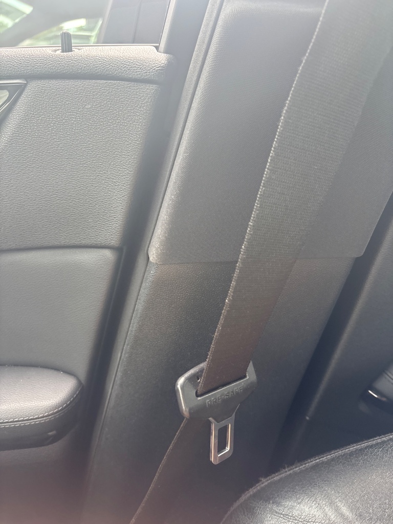 [EPE-115262] Embellecedor pilar B inferior derecho Mercedes-Benz E-Class E 300 CDI 2009