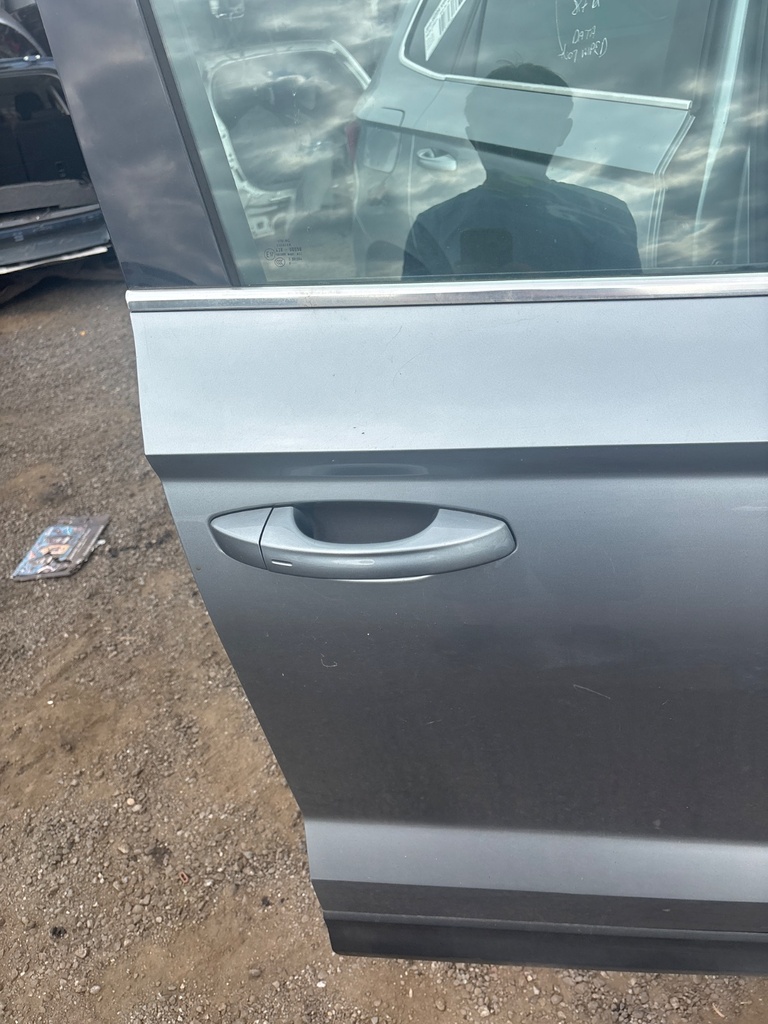 [EPE-115484] Tirador puerta delantera exterior derecho Skoda Karoq 2018 F7M grey