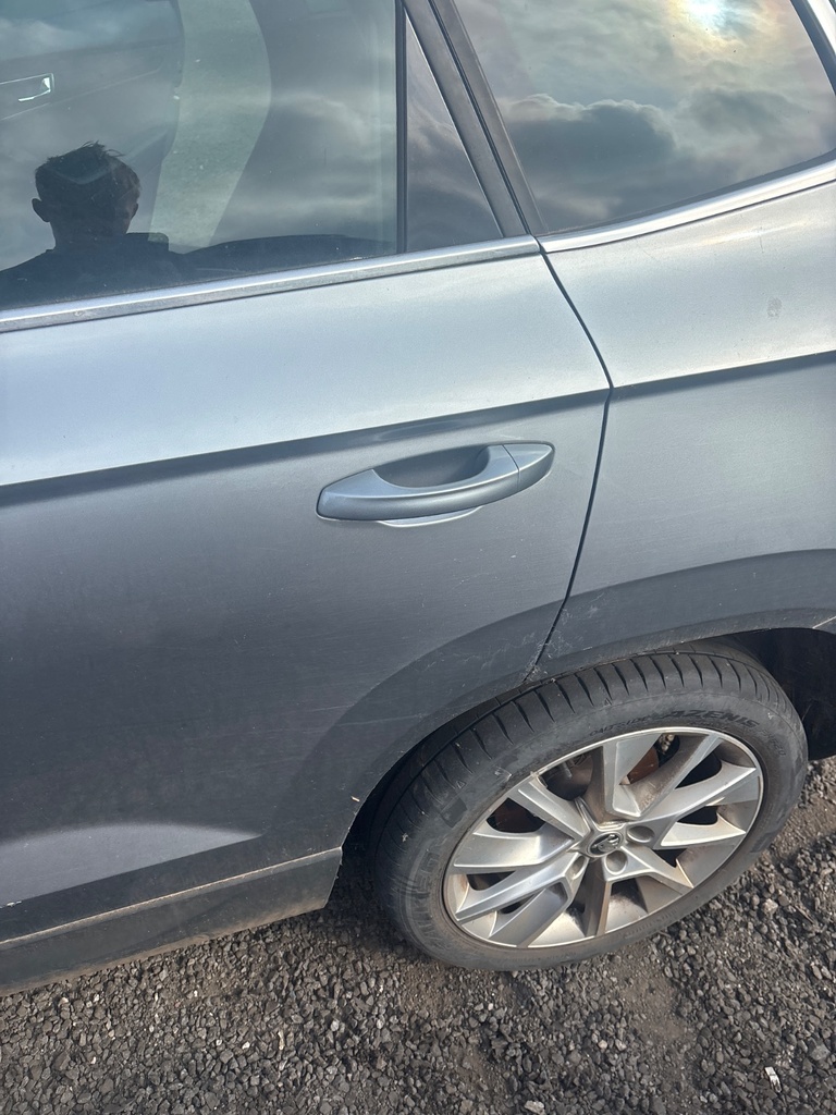 [EPE-115542] Tirador puerta trasera exterior izquierdo Skoda Karoq 2018 F7M grey