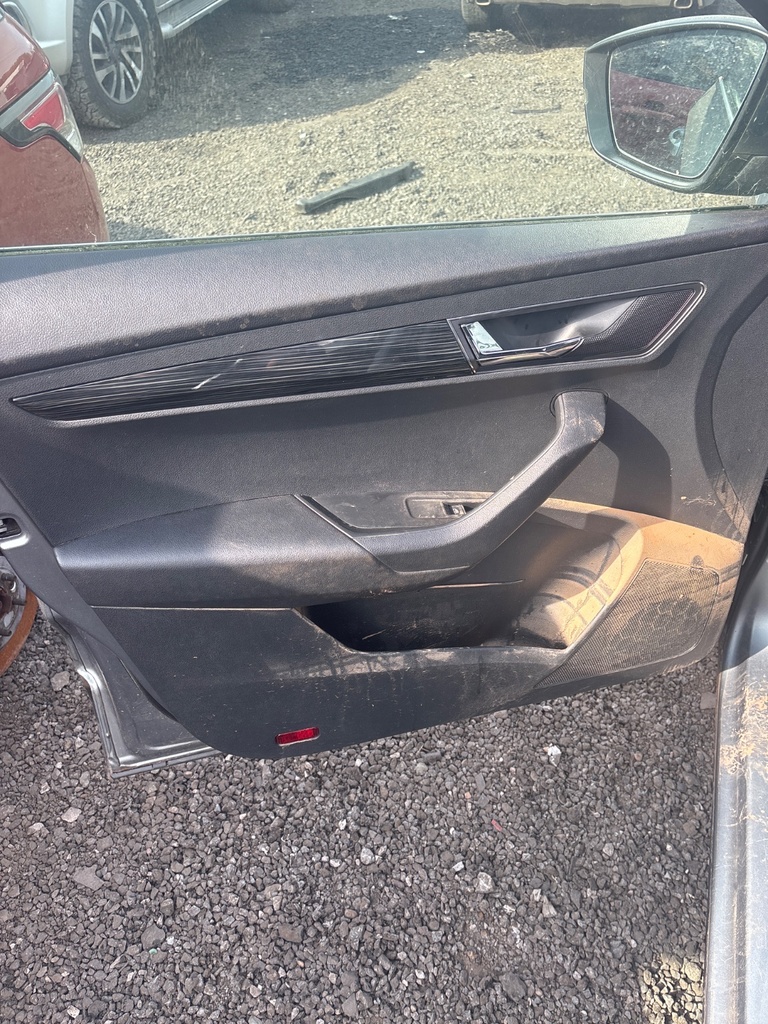 [EPE-115553] Motor regulador de cristal puerta delantera izquierda Skoda Karoq 2018