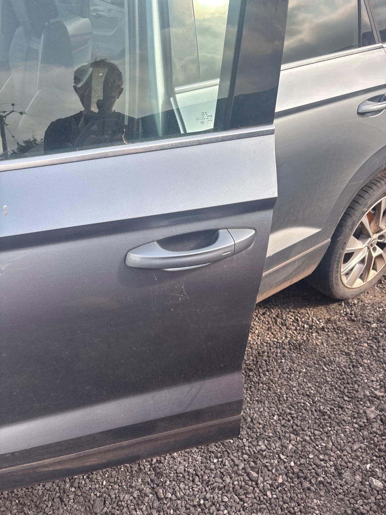 [EPE-115556] Tirador puerta delantera exterior izquierdo para Skoda Karoq F7M 2018