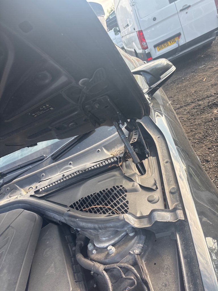 [EPE-115946] Bisagra del capó LH BMW Serie 4 2018