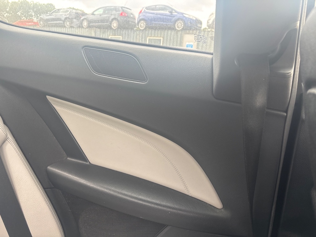 [EPE-116292] Embellecedor Pilar B Inferior Izquierdo Mercedes-Benz C-Class C 220 CDI 2013