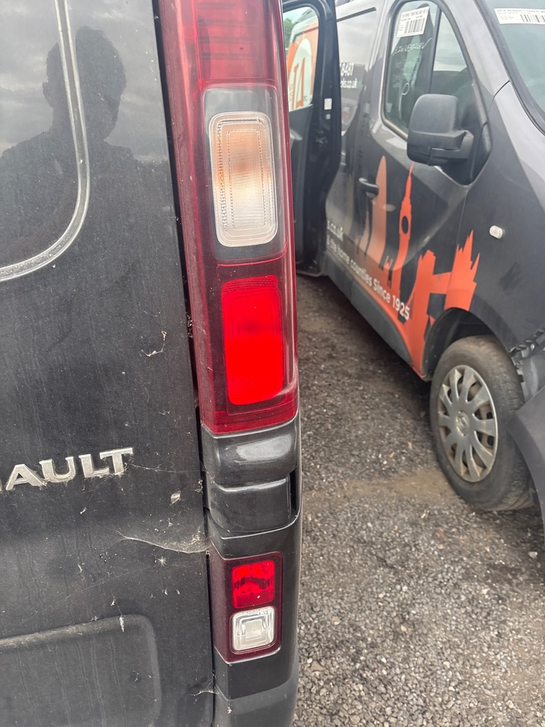 [EPE-116899] Piloto trasero derecho 2015 Renault Trafic