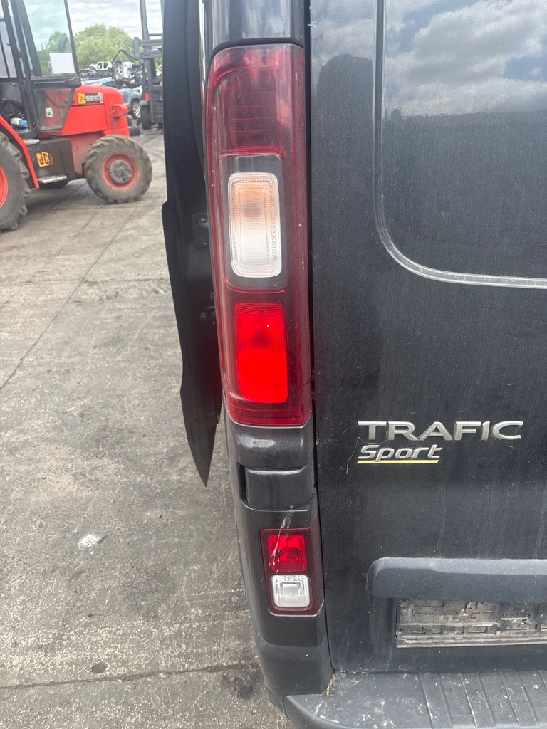 [EPE-117158] Piloto trasero izquierdo completo 2016 Renault Trafic III FG