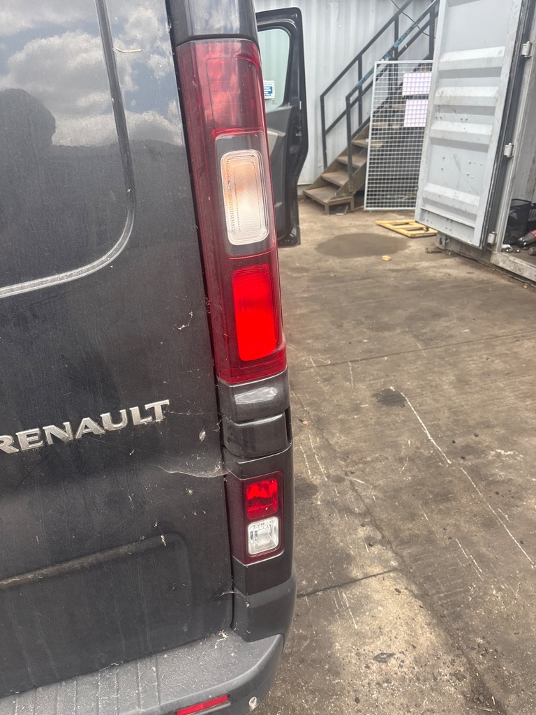 [EPE-117159] Piloto trasero derecho 2016 Renault Trafic III FG