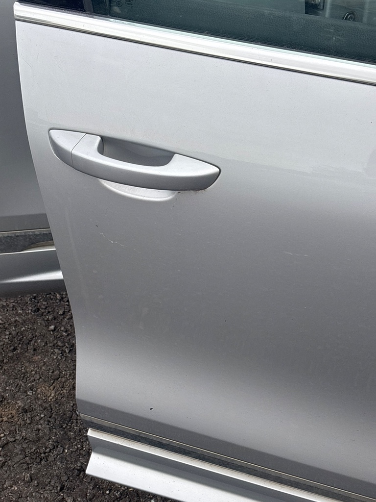 [EPE-117306] Tirador puerta delantero exterior derecho para VW Touareg 7P5 2012 eissilber