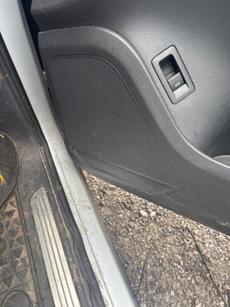 [EPE-117308] Altavoz revestimiento puerta delantera derecha VW Touareg 7P5 2012 eissilber