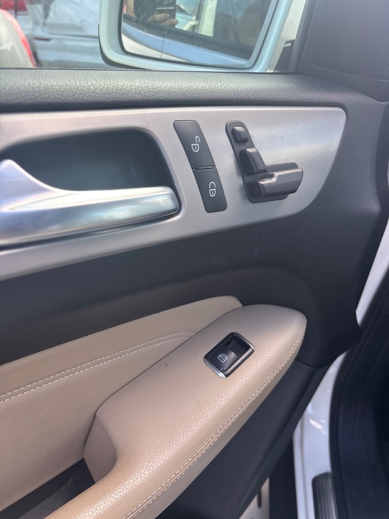 [EPE-117648] Tirador interior puerta delantera izquierda 2012 Mercedes-Benz M-Class 799 white