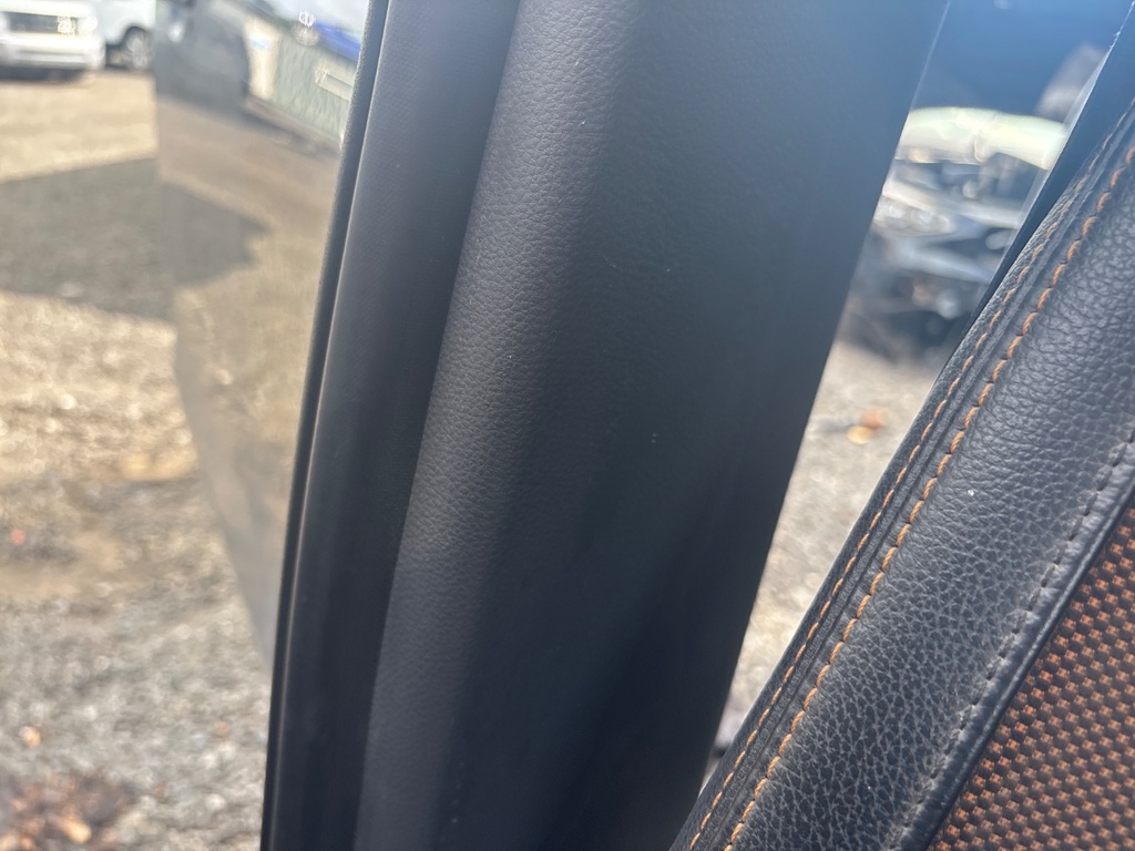 [EPE-117846] Embellecedor Pilar B Inferior Derecha Ford Ranger 3.2 TDCi 4x4 2019