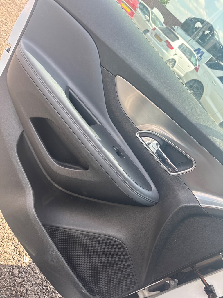 [EPE-118000] Panel interior de puerta delantero izquierdo para Opel Mokka J13 GAZ white 2015