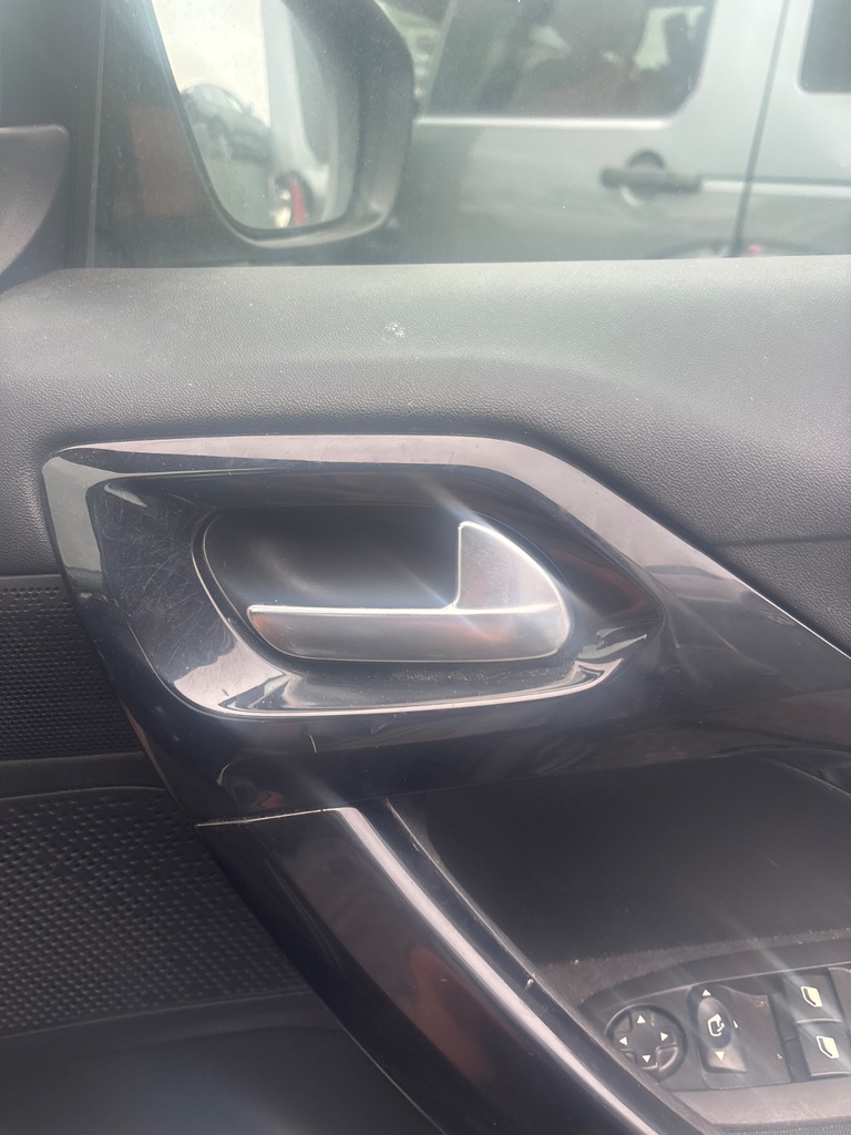 [EPE-118186] Tirador puerta delantera interior derecho para Peugeot 208 2019 EVL platinum grey