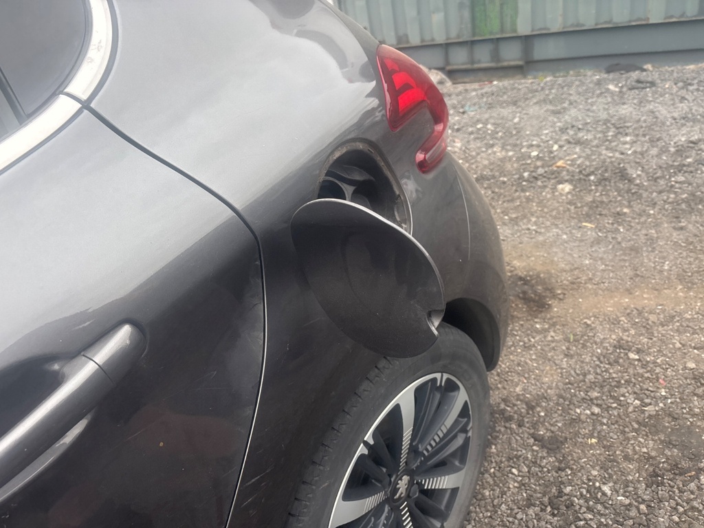 [EPE-118199] Tapa de combustible Peugeot 208 EVL 2019 gris platinum