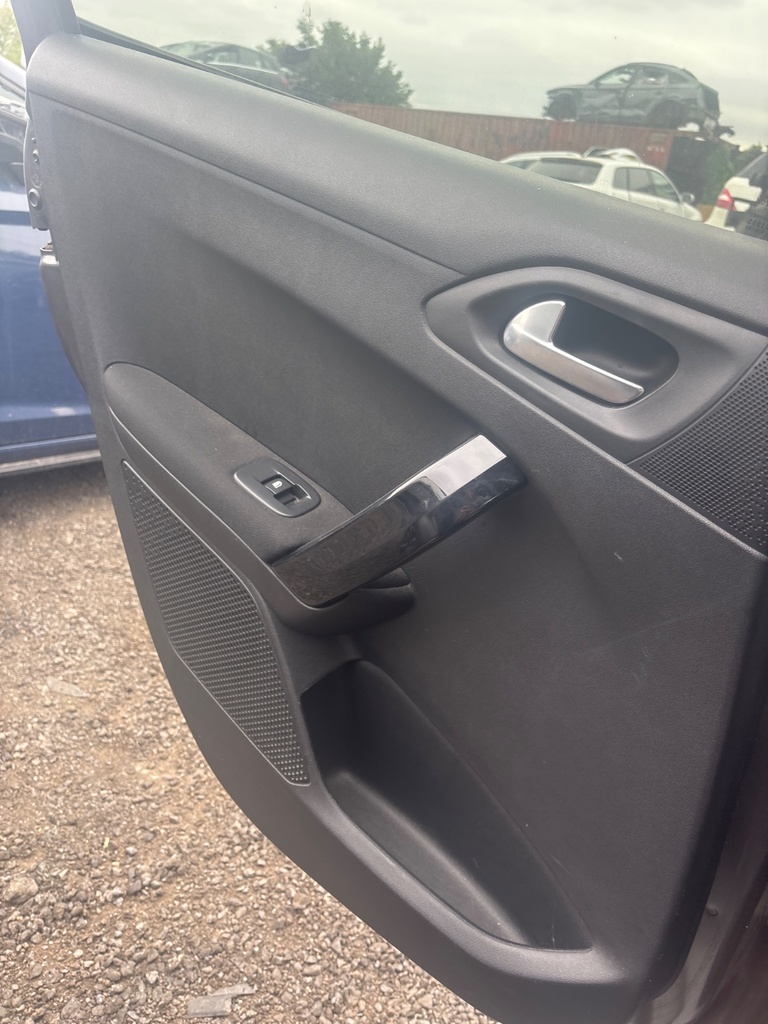 [EPE-118211] Elevalunas de puerta trasera izquierdo 2019 Peugeot 208 EVL grey paint
