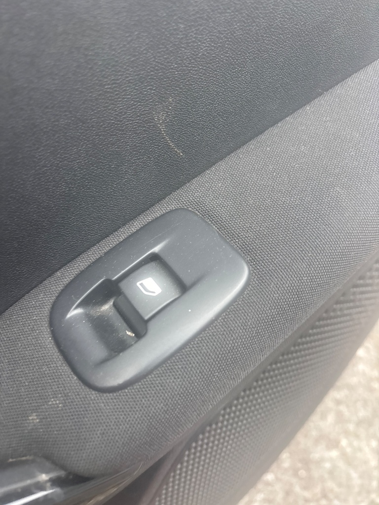 [EPE-118247] Pulsador elevalunas trasero derecho 2019 Peugeot 208 EVL platinum grey paint