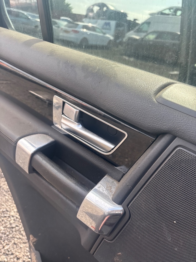 [EPE-118332] Tirador de puerta trasero interior izquierdo Discovery 2011 Gris