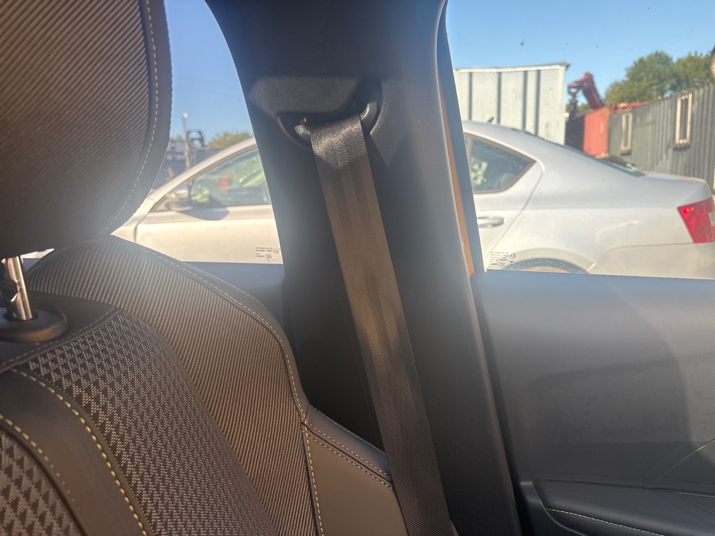 [EPE-118655] Embellecedor Pilar B 2022 Peugeot 208 II P21E 1.5 BlueHDI 100