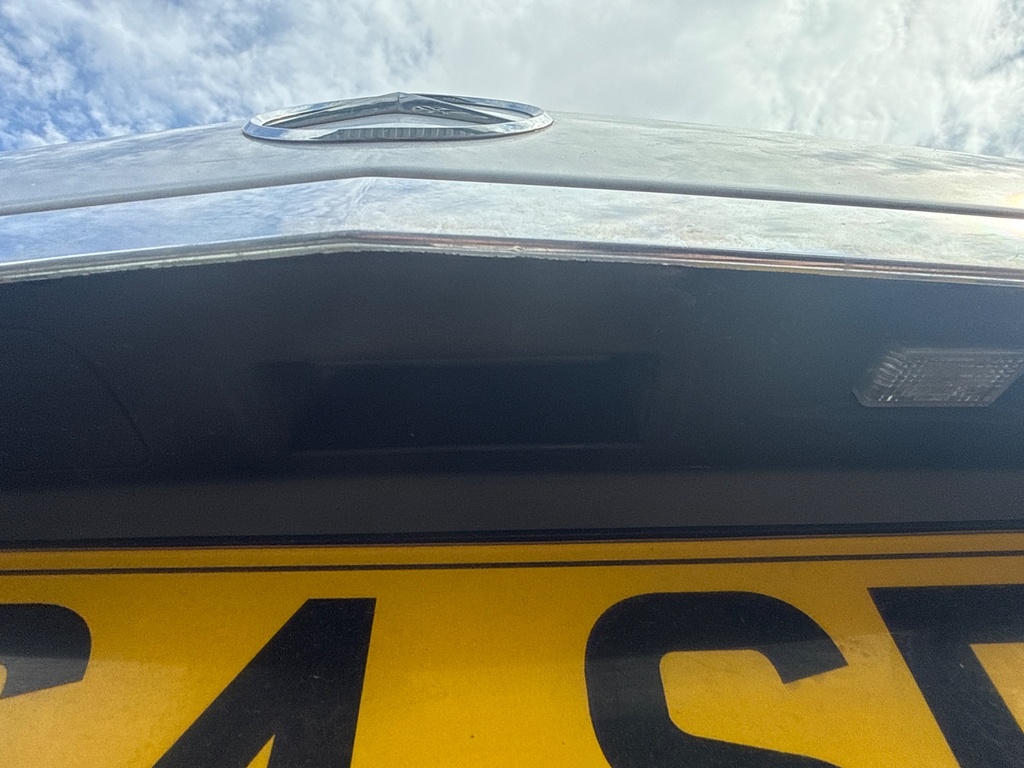[EPE-118768] Tirador de apertura del portón trasero E-Class 2014 Mercedes-Benz silver
