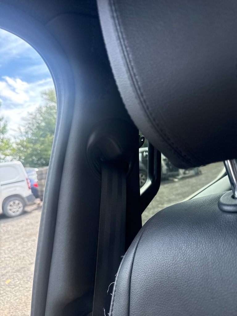 [EPE-118827] Embellecedor Pilar B Land Rover Discovery 3.0 SDV6 4x4 2019