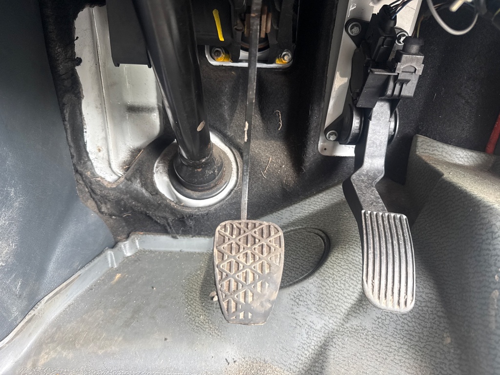 [EPE-118959] Conjunto de pedales Mercedes-Benz Sprinter 4-T 416 CDI 2004
