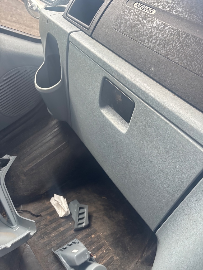 [EPE-119170] Montaje de la guantera Ford Transit 2.2 TDCi 125CV 2013